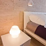 Πανσιόν Laura Lux 4*