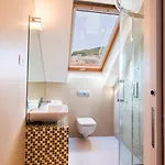 Πανσιόν Laura Lux 4*