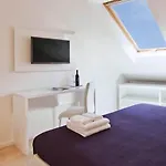 Laura Lux 4*