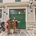 Πανσιόν Laura Lux Σπλιτ