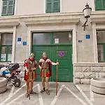Laura Lux Πανσιόν Σπλιτ