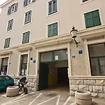 Πανσιόν Laura Lux 4*