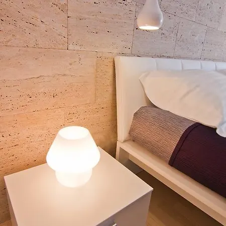 Πανσιόν Laura Lux 4*