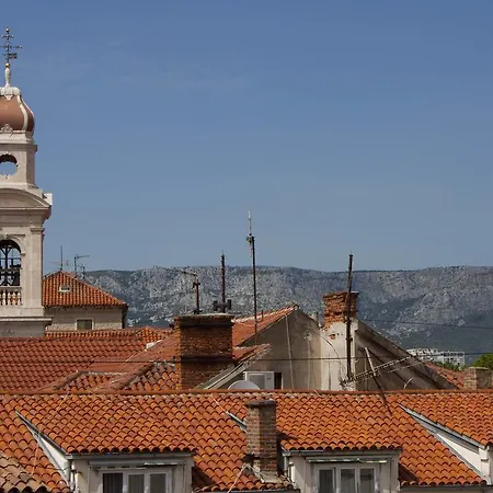 Πανσιόν Laura Lux Σπλιτ