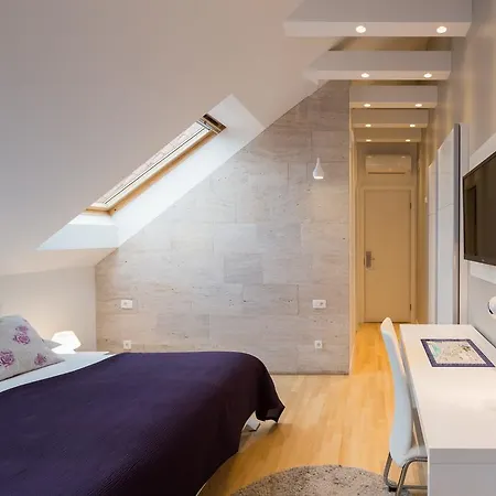Laura Lux Guest house