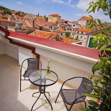 Laura Lux Penzion 4*