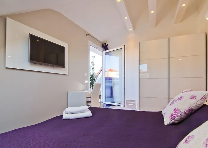 Laura Lux Πανσιόν Σπλιτ