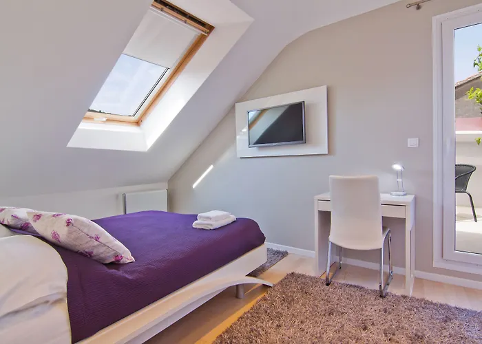 Πανσιόν Laura Lux Σπλιτ