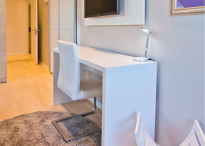 Πανσιόν Laura Lux 4*