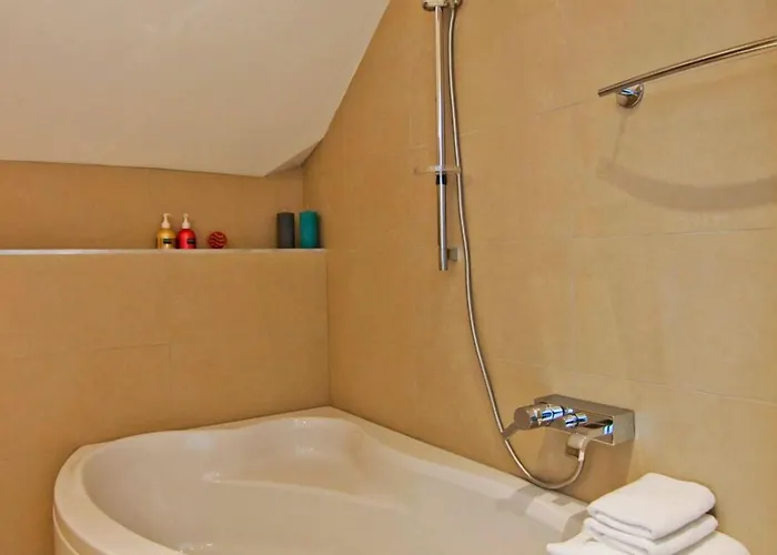 Πανσιόν Laura Lux