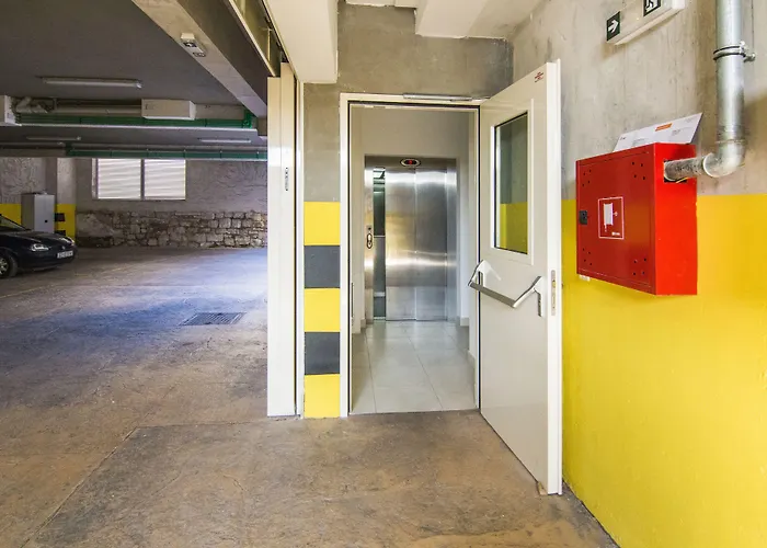 Laura Lux Πανσιόν 4*