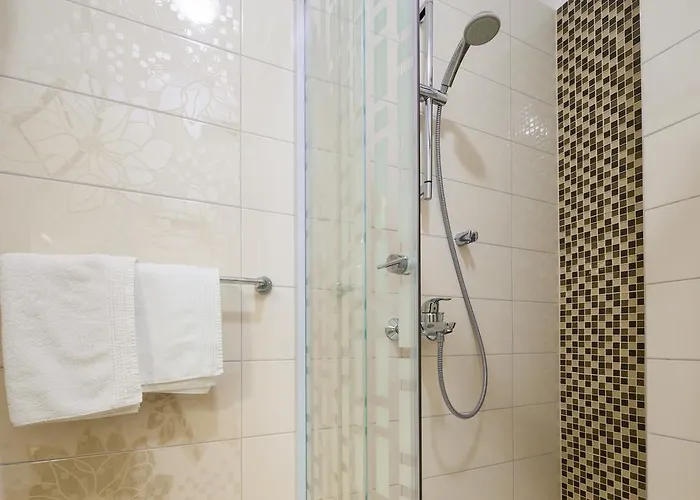 Laura Lux 4* Σπλιτ