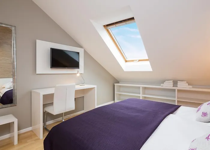 Πανσιόν Laura Lux Σπλιτ