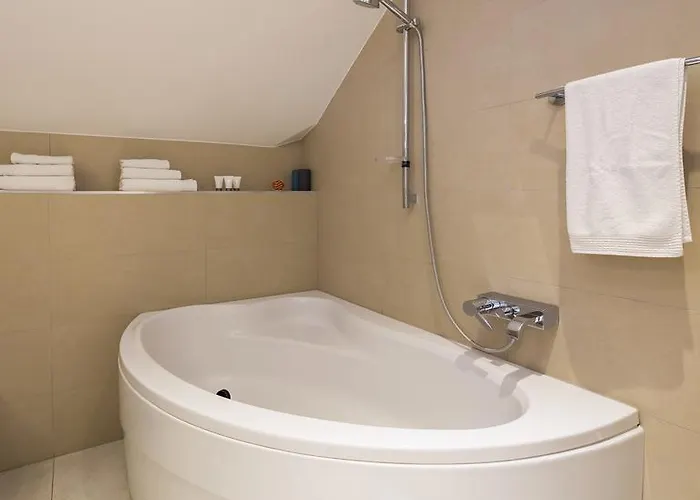 Laura Lux 4* Σπλιτ