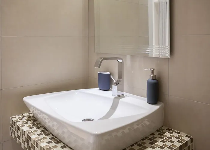 Laura Lux Πανσιόν 4*