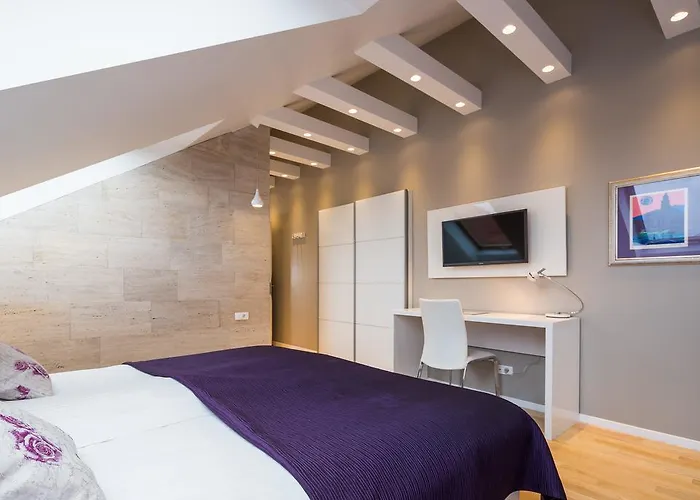 Πανσιόν Laura Lux