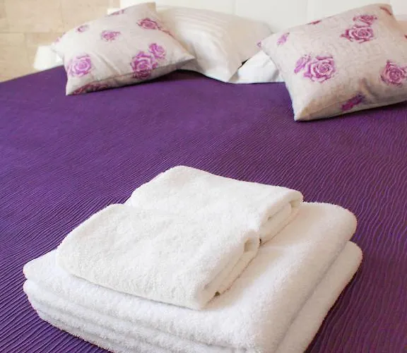 Laura Lux Σπλιτ