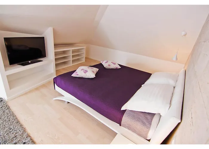 Πανσιόν Laura Lux Σπλιτ