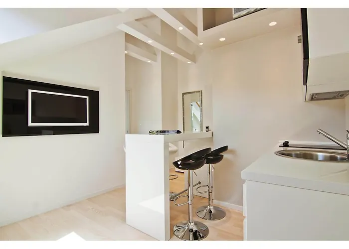 Laura Lux Σπλιτ