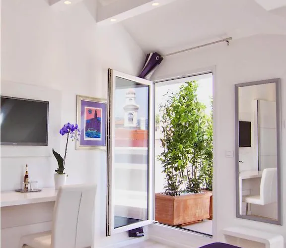 Πανσιόν Laura Lux