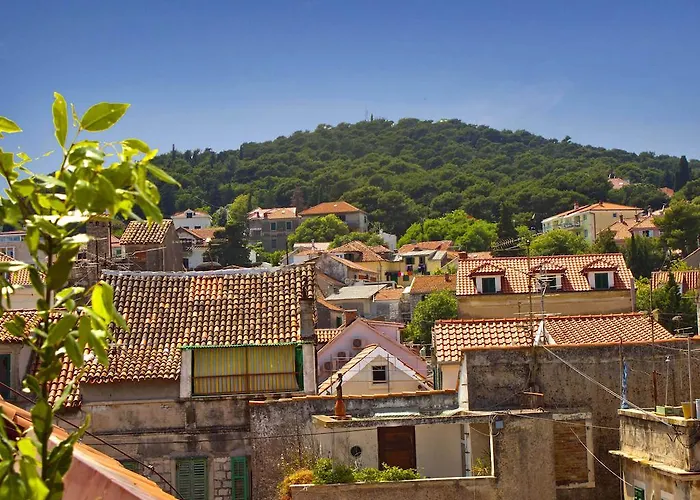 Πανσιόν Laura Lux